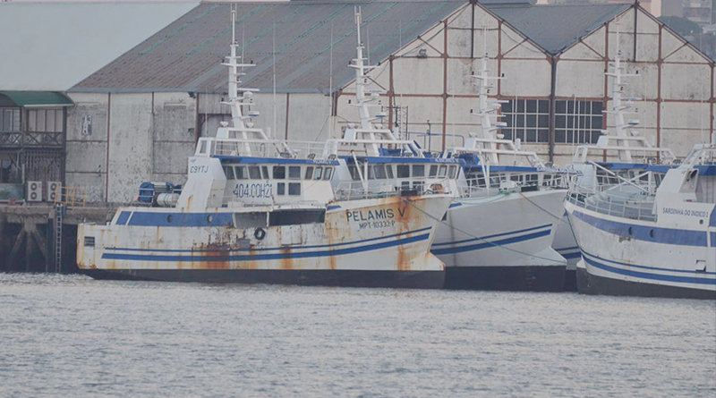 Barcos da EMATUM enferrujando no Porto de Maputo