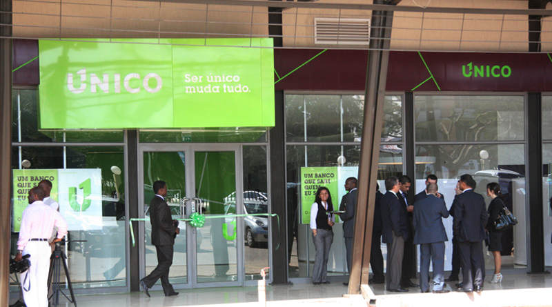 Um dos aspectos da inauguração de mais uma dependência do Banco Único em Maputo