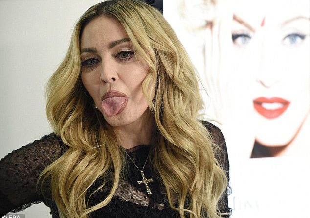 Madonna exibe vagina