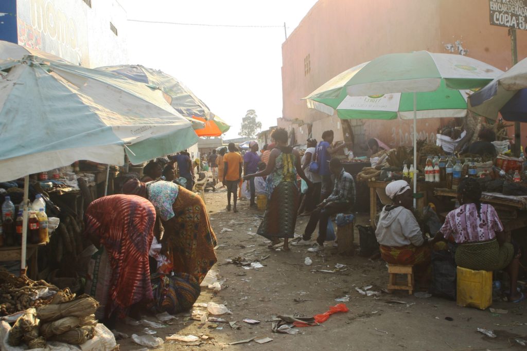 Nos Arredores De Luanda Capital De Angola Poss vel Encontrar Enormes nos-arredores-de-luanda-capital-de-angola-poss-vel-encontrar-enormes