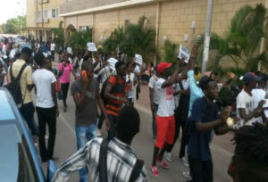 Estudantes contra "gasosa" ou "refreso" em Luanda