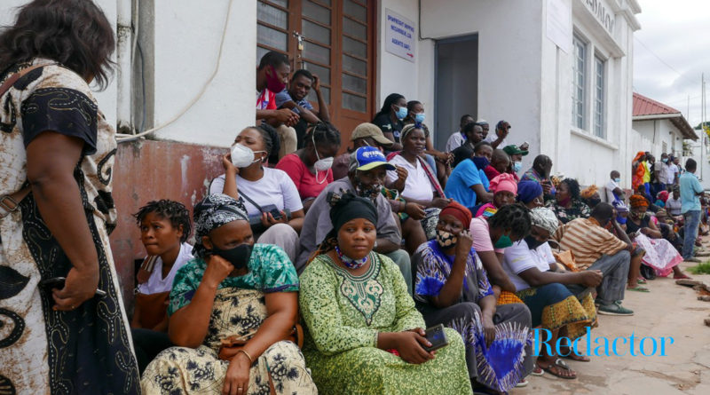 Pelo menos 11.000 pessoas fugiram da vila moçambicana de Palma