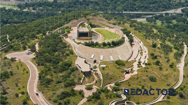 Ramaphosa manda cancelar planos de construção de um mastro de bandeira de 100 metros, no Freedom Park, em Pretória, avaliado em 22 milhões de rands