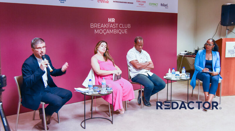 HR Breakfast Club debate gestão de equipas híbridas