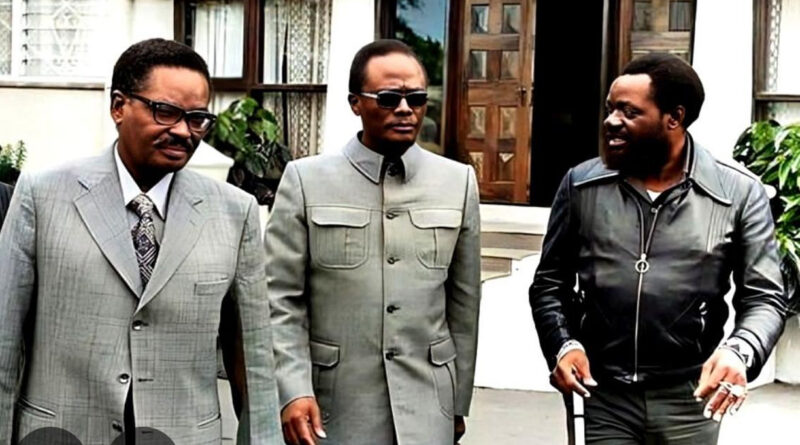 Jonas Savimbi e Holden Roberto [também] serão condecorados