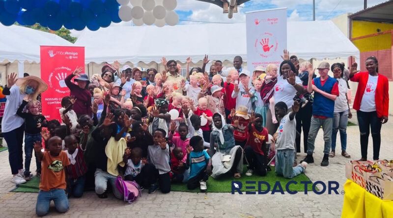 Quadros da TAAG estendem "mão amiga" para crianças com albinismo