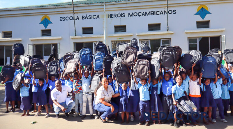 Cornelder entrega kits escolares a 300 crianças na Beira