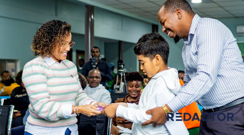 Standard Bank oferece colectânea “Gosto de Ler” ao CERCI