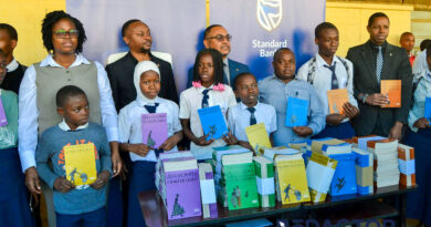 Standard Bank oferece 1.520 livros em Nampula