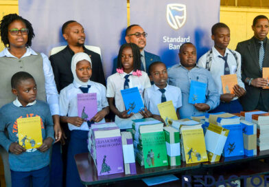 Standard Bank oferece 1.520 livros em Nampula