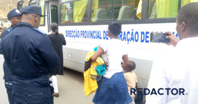 Bebé de 10 dias deportado do Zimbábue Bebé de 10 dias deportado do Zimbábue