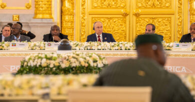 Putin quebra protocolo e dirige palavras emotivas a Chapo
