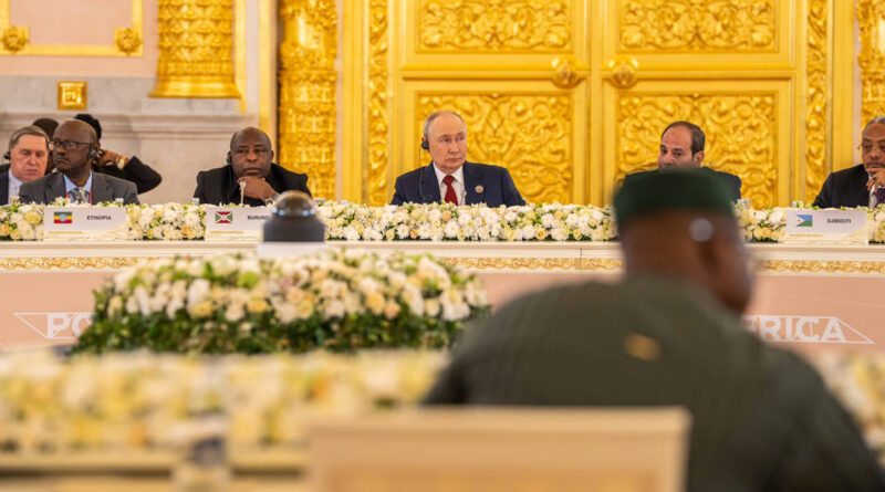Putin quebra protocolo e dirige palavras emotivas a Chapo